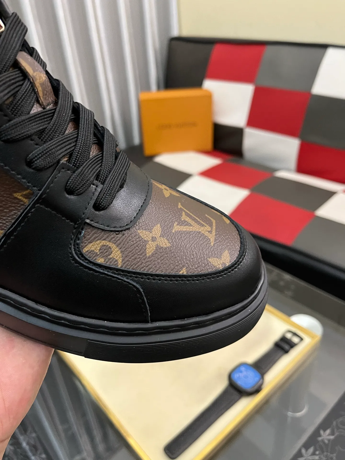 Men's shoes 💰458⌚️⌚️《Louis vuitton/LV Louis Vuitton》original quality.~ Unique modern style sneakers. 🏃A must-have casual shoe for trendy men😍😍 Original brand imported from Italy, imported original leather, cowhide lining (refuses to discolor and grind feet) sole: original sole provided by the original factory, French lazy style design ⚠️Fit to the feet, original quality, super comfortable original sole. Code number: 38-442️⃣Colors available